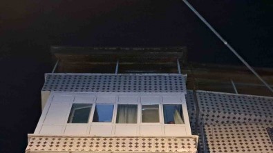 Çakmakla Oynayan Çocuk Yangin Çikardi