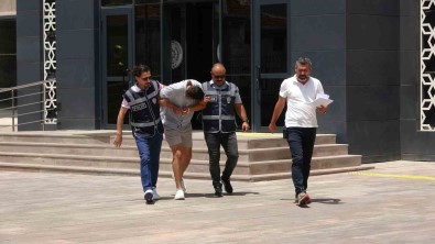 Çanakkale'de 3 Kardes Ile Tartisan Kiraathane Isletmecisi Biçaklanarak Öldürüldü