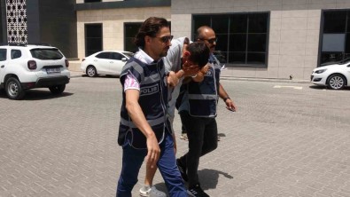 Çanakkale'de Kiraathane Isletmecisini Biçakla Öldüren Süpheli Tutuklandi