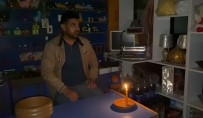 Karliova'da Elektrikler Gidince Esnaf Mum Isiginda Is Yapmaya Çalisti Haberi