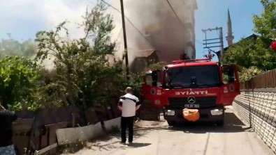 Tek Katli Evde Çikan Yangin Söndürüldü