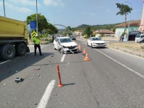 Otomobil Ile Tir Çarpisirken, 1 Kisi Yaralandi