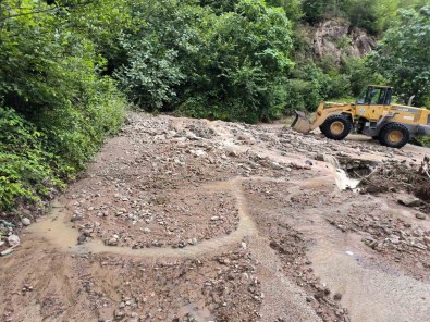 Trabzon'da Siddetli Yagis Su Taskinlari Ve Toprak Kaymalarina Neden Oldu