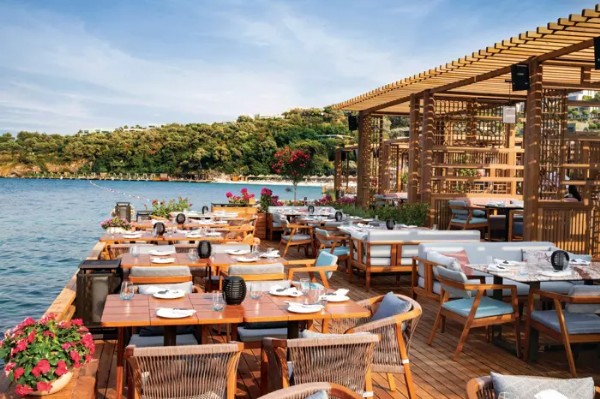 Tatil beldelerinde masalar boş kaldı: Restoranlar indirim başlattı