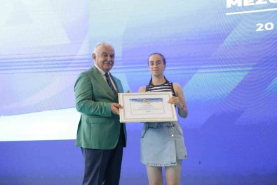 Avrasya Üniversitesinden Unutulmayacak Mezuniyet Töreni