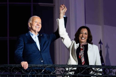 Biden'dan Baskanlik Yarisinda Yardimcisi Kamala Harris'e Destek