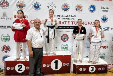 Eskisehirli Minik Sporcu Uluslararasi Karate Turnuvasinda Birincilik Elde Etti