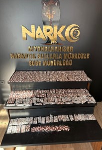 Polisten Kaçamak Isteyen Araçtan Binlerce Uyusturucu Hap Çikti