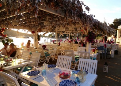 Tatil beldelerinde masalar boş kaldı: Restoranlar indirim başlattı