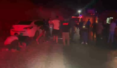 Tunceli'de Otomobil Sarampole Yuvarlandi Açiklamasi Sikisan 2 Kisi Kurtarildi