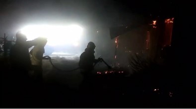 Van'da Bos Evde Yangin Korkuttu