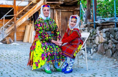 Asirlik Yöresel Kiyafetler Dijital Ortamda Korunarak Gelecege Tasinacak