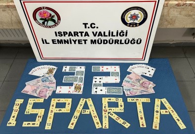 Isparta'da Dernekte Kumar Oynayan 3 Kisiye Para Cezasi