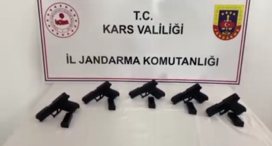 Kars'ta Bir Otobüste 5 Silah Ele Geçirildi
