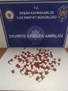 Kesan'da Polisin Durdurdugu Süphelinin Üzerinden 96 Adet Sentetik Ecza Çikti