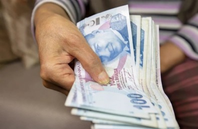 Milyonlarca emekliyi yakından ilgilendiriyor: Emekli fark ödemeleri tarihi belli oldu