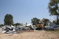 Tahtali'da 2 Kaçak Yapi Daha Yikildi