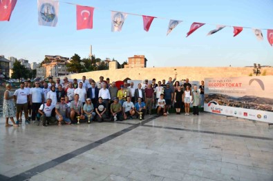 Vali Recep Yazicioglu Anisina Yapilan Yamaç Parasütü Yarismalarinda Kupalar Sahiplerini Buldu