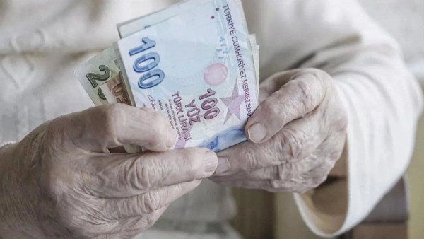 Milyonlarca emekliyi yakından ilgilendiriyor: Emekli fark ödemeleri tarihi belli oldu
