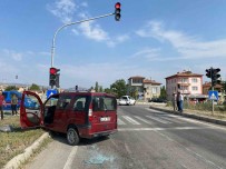 Afyonkarahisar'da Kaza Açiklamasi 4 Kisi Yaralandi