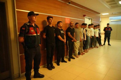 Edirne'de Bulgaristan'in Yalin Ayak Geri Ittigi Göçmenleri Jandarma Kucakladi