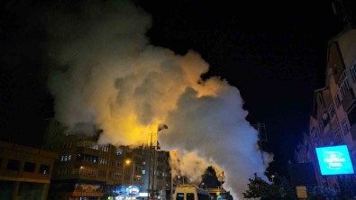 Karadeniz Eregli'de Patlama Sesi Sonrasi Kaldirimdan Yükselen Buhar Korkuttu