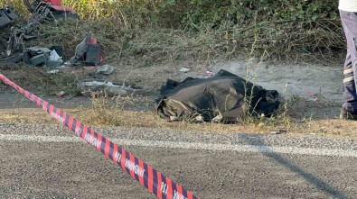 Alapli'da Motosiklet Sürücüsü Kamyonun Altinda Kaldi Açiklamasi 1 Ölü