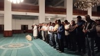 Bingöl'de Madde Bagimlisi Sahsin Biçakli Saldirisinda Ölen Vatandas Topraga Verildi Haberi