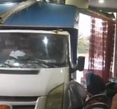 Kamyonet Berber Dükkanina Girdi Haberi