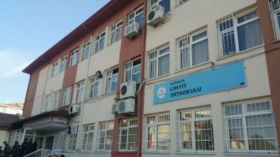 Kütahya'da Okul Müdür Yardimcisina Biçakli Saldiri