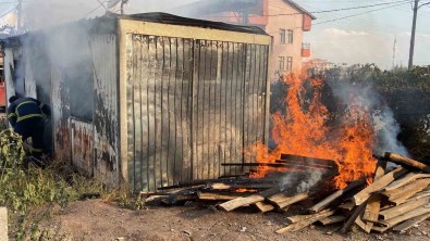 Aksaray'da Konteyner Alev Alev Yandi