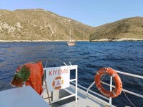 Ariza Yapan Ve Sürüklenen 15 Metrelik Tekneyi KIYEM Ekipleri Kurtardi