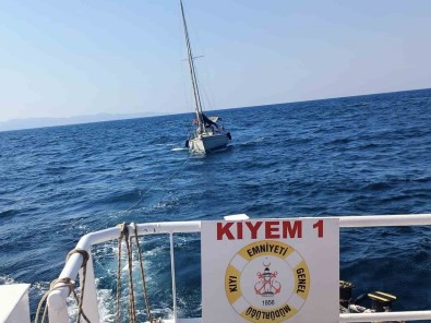 Çanakkale Bogazi'nda Arizalanan Tekne Kurtarildi