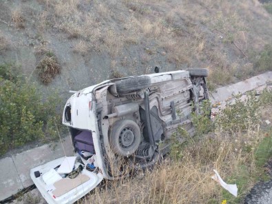 Devrilen Araçta Bulunan Ayni Aileden 4 Kisi Yaralandi