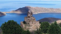 Kaçak Kazi Yapanlar Tarihi Kiliseyi Tahrip Etti Haberi