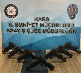 Kars'ta Kömürlükte Saklanan Silahlar Polise Takildi