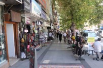 Kisla Caddesi'nde Elektrik Kesintisine Esnaftan Tepki