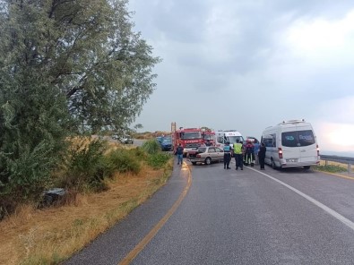 Denizli'de Yagis Sonrasi Kaygan Zeminde Zincirleme Kaza Açiklamasi 9 Yarali