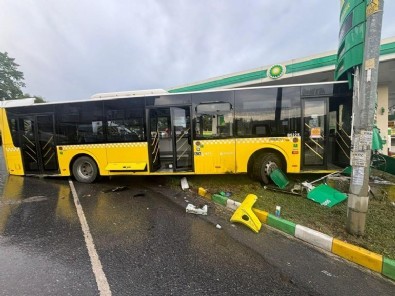 İstanbul’da faciadan dönüldü! İETT otobüsü akaryakıt istasyonuna daldı