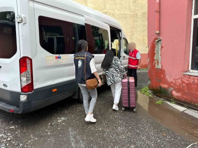 Kars'taki Operasyonda Gözaltina Alinan Kadinlar Sinir Disi Edildi
