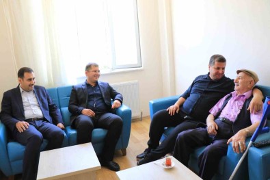 Kemah Huzurevi'ne Anlamli Ziyaret