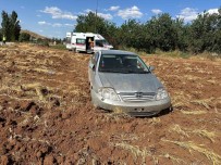 Malatya'da Otomobil Sarampole Düstü Açiklamasi 3 Yarali