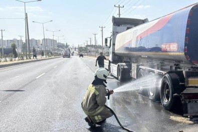 Mardin'de Yakit Yüklü Tanker Alev Aldi