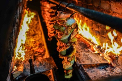 Tokat Kebabini Tavukla Denedi, Hem Tadi Hem Fiyati Memnun Etti