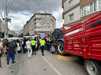 Tokat'ta Freni Bosalan Traktör Aracin Üstüne Çikarak Durabildi Haberi