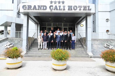 Vali Aygöl Bozüyük'te Is Insanlari Ile Bir Araya Geldi