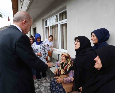 Cumhurbaskani Erdogan, Rize Ziyaretinin Son Gününde Komsu Ve Akrabalari Ile Hasret Giderdi