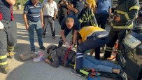 Kazada Otomobilin Altinda Sikisan Kurye Itfaiye Ekiplerince Çikarildi Haberi