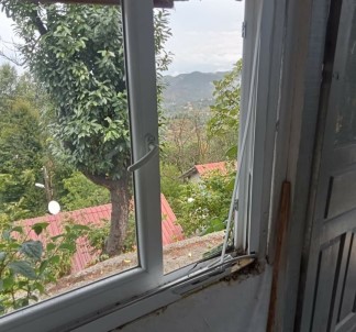 Kilimli'de Yildirim Dehseti; Bir Ev Hasar Gördü
