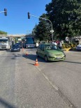 Kirmizi Isikta Bekleyen Otomobile Yolcu Otobüsü Çarpti Açiklamasi 3 Yarali Haberi